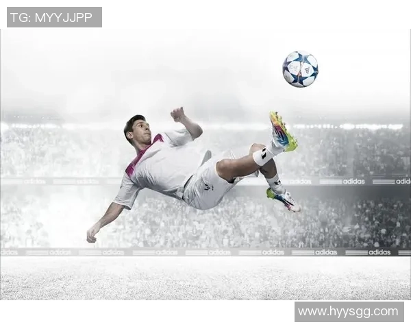 足球巨星魅力全开个人海报高清展现，感受球场风采与荣耀时刻